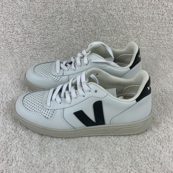 VEJA V-10 Leather Trainers - Picture 3 of 7